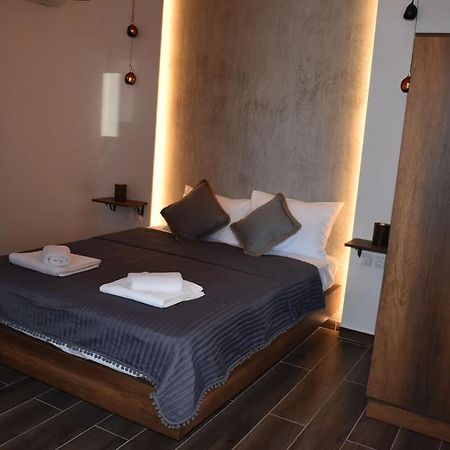 Aigli Luxury Studios Nea Roda Exterior foto