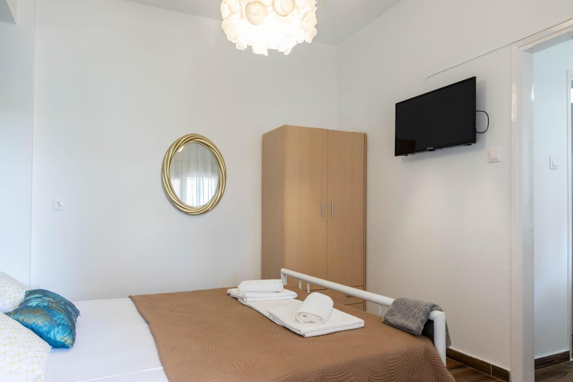 Aigli Luxury Studios Nea Roda Exterior foto