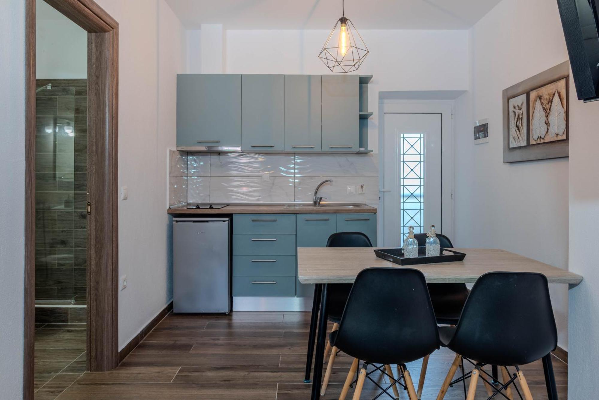 Aigli Luxury Studios Nea Roda Exterior foto