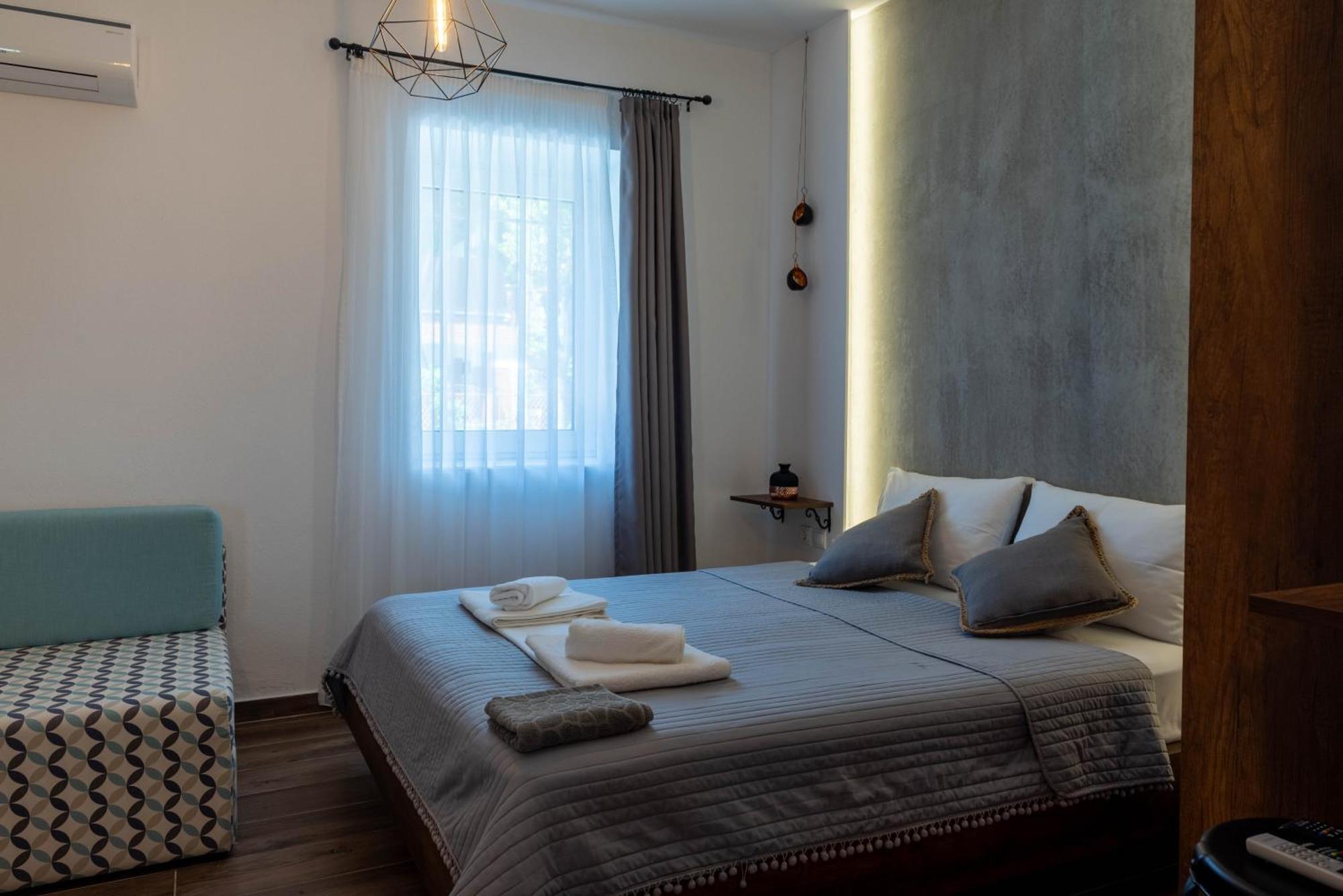 Aigli Luxury Studios Nea Roda Exterior foto