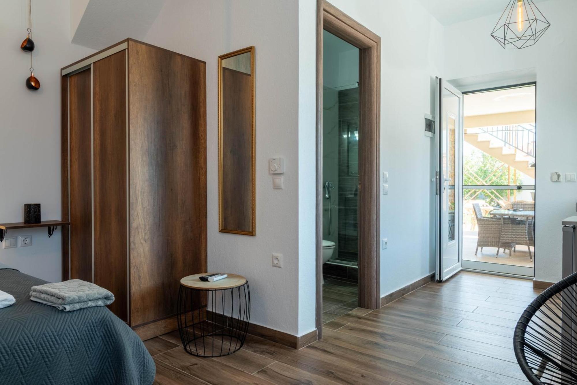 Aigli Luxury Studios Nea Roda Exterior foto