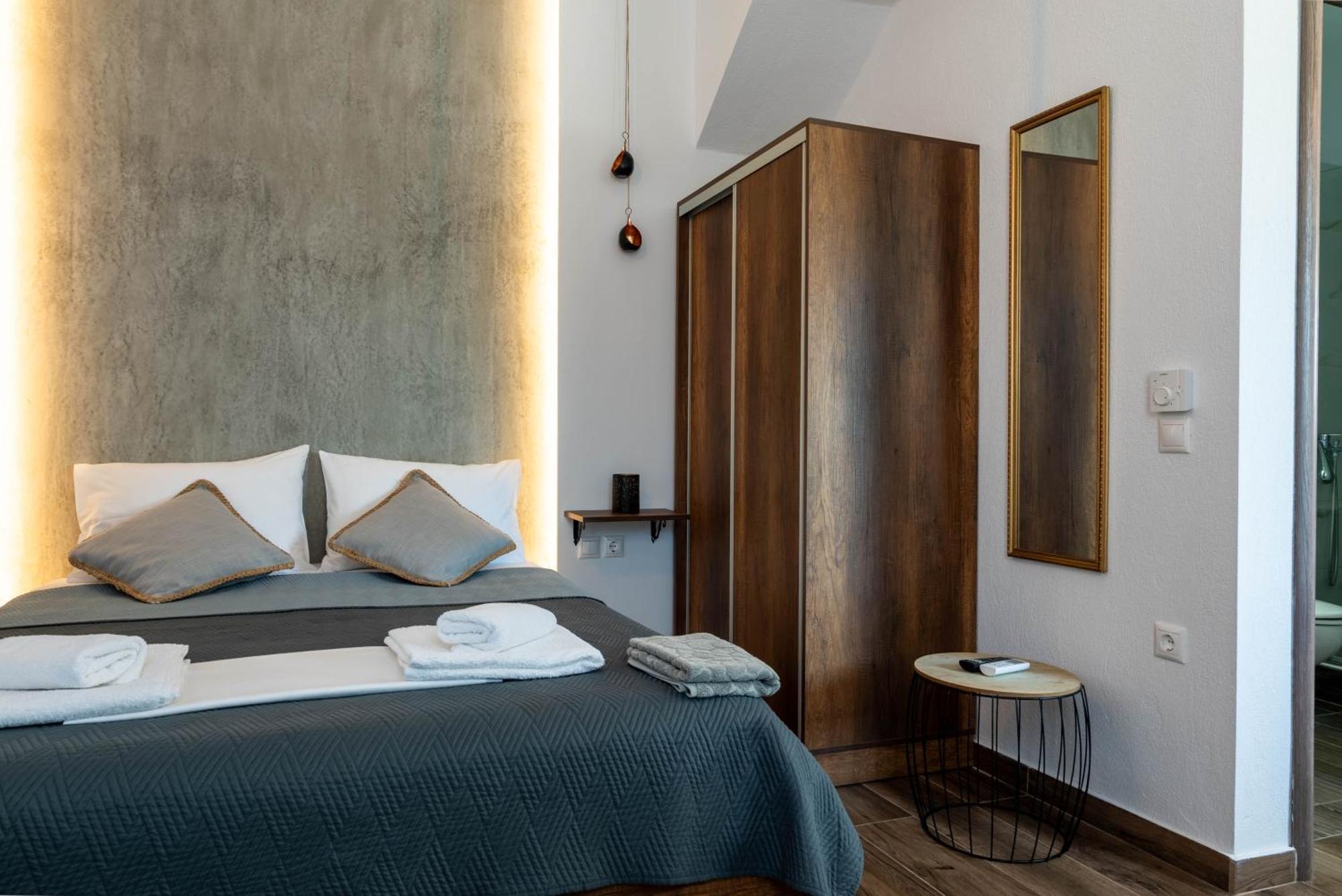 Aigli Luxury Studios Nea Roda Exterior foto