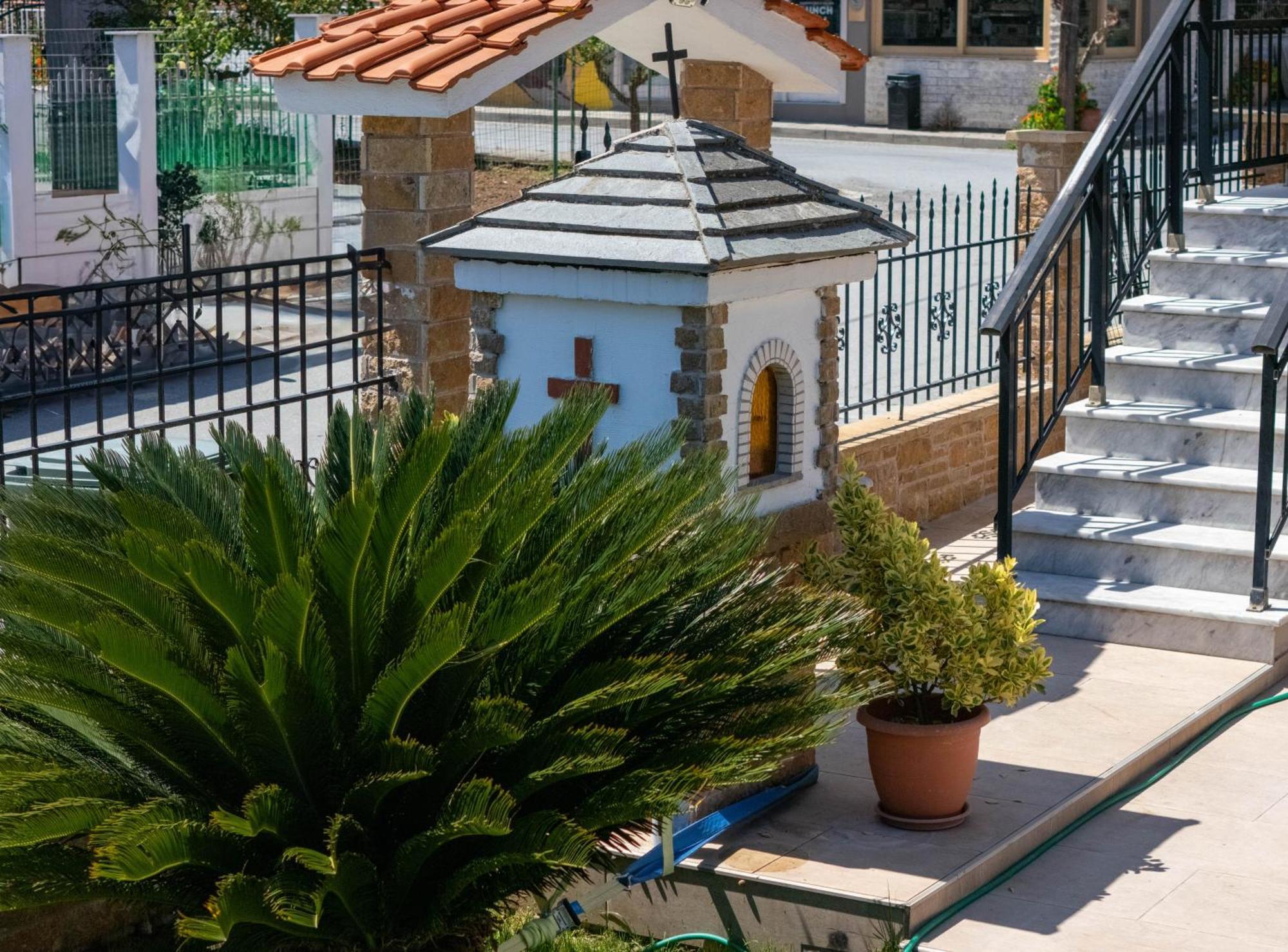 Aigli Luxury Studios Nea Roda Exterior foto