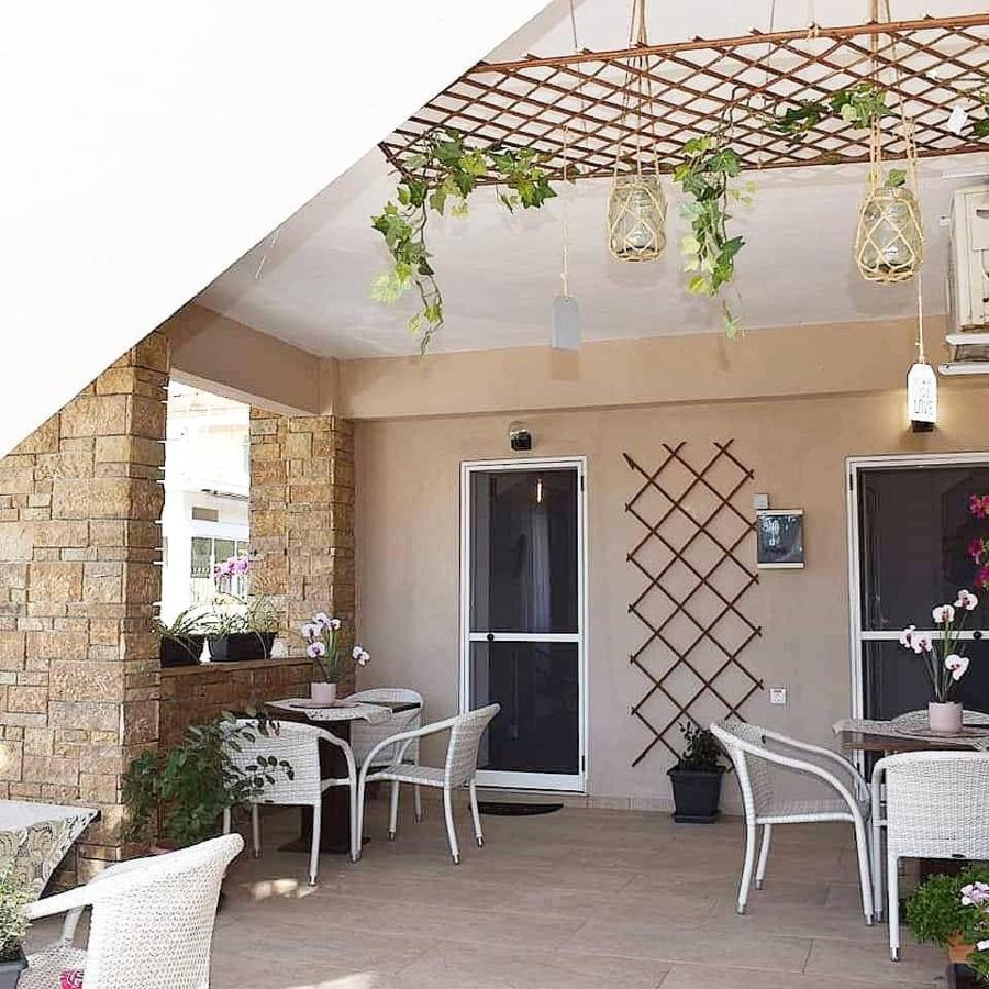 Aigli Luxury Studios Nea Roda Exterior foto